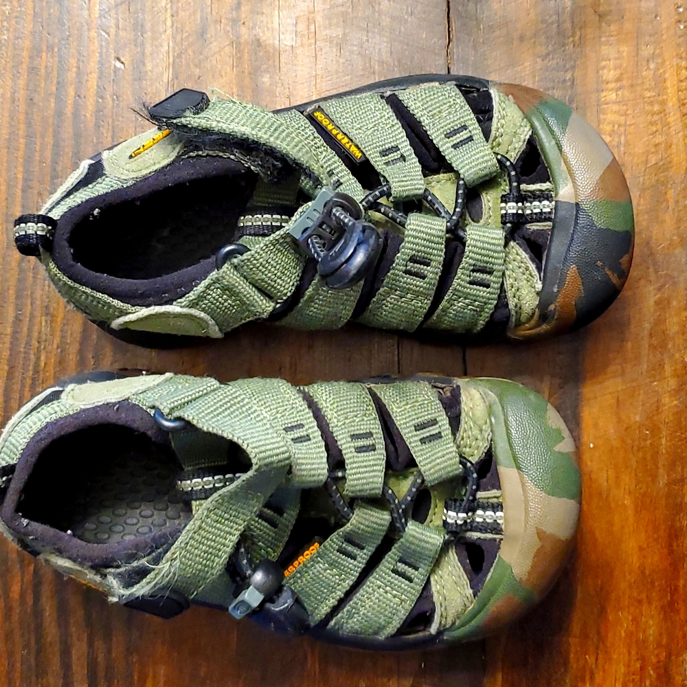 Keen Sandals Black/Green/Camo Child size 9